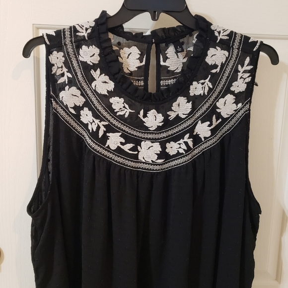 Torrid Black Embroidered Sleeveless Top Size 4 - Picture 2 of 8